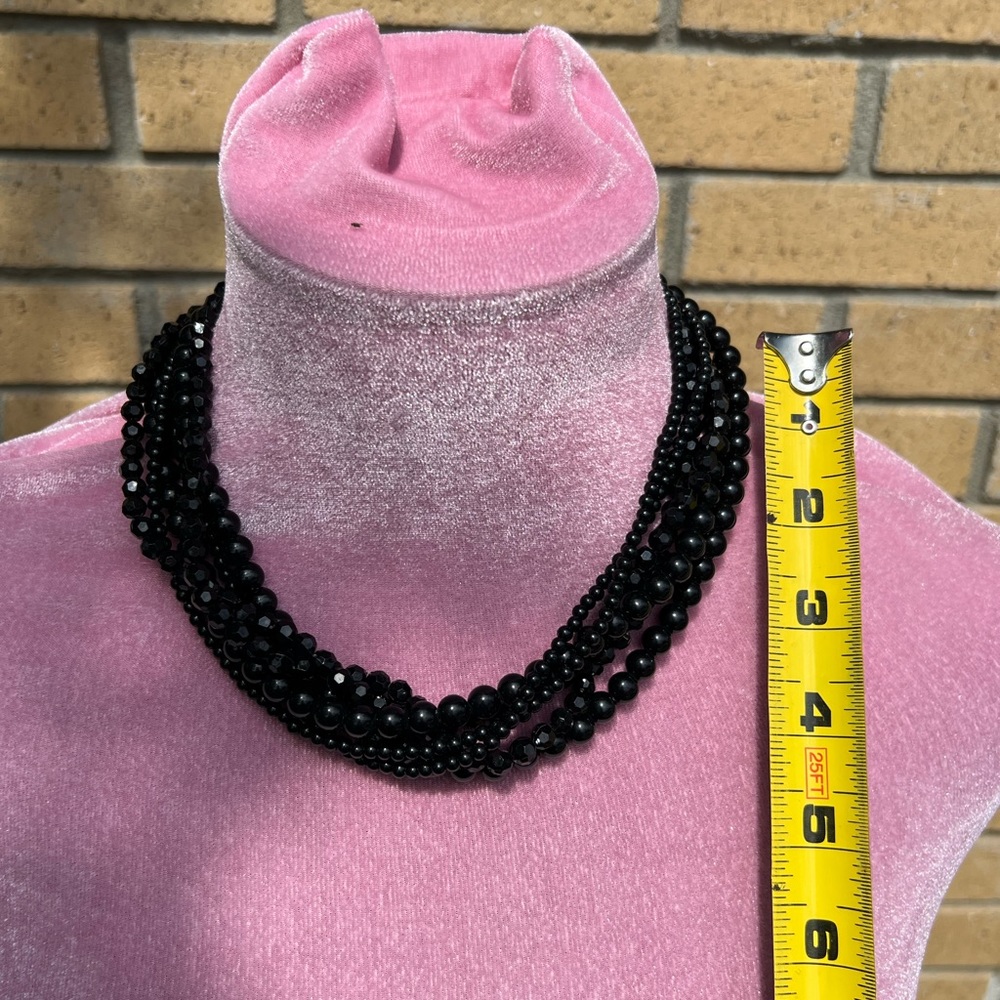 Black beaded necklace (costume jewelry)